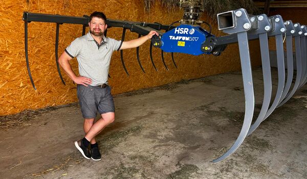 Josef Maier am Heukran